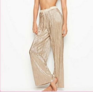Xs Victoria’s Secret Pleated Metallic Gold Pants .